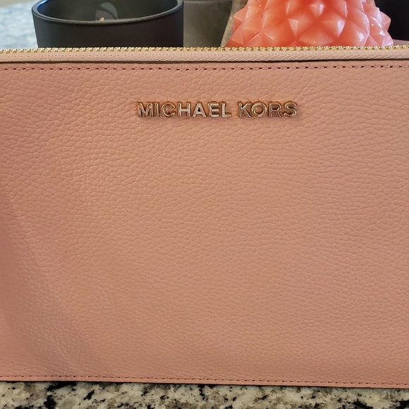 NWOT Michael Michael Kors Pink Jet Set Clutch - Picture 3 of 5